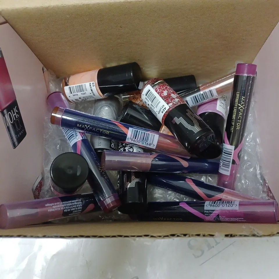 BOX OF APPROXIMATELY 10 ASSORTED MAKE-UP PRODUCTS TO INCLUDE MAYBELLINE, MAXFACTOR