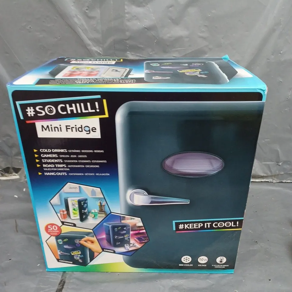 BOXED SO CHILL MINI FRIDGE IN BLACK RRP £44.99
