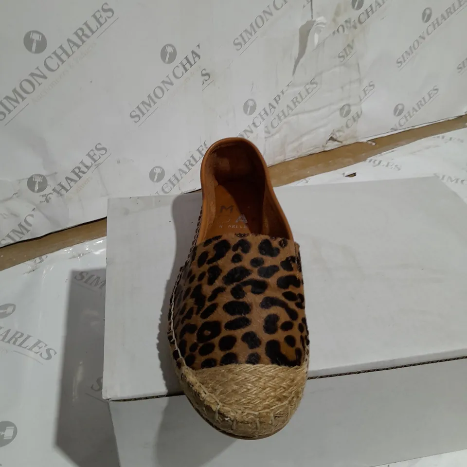 BOXED MODA IN PELLE ESPECIAL TAN AND LEOPARD SHOES SIZE 5