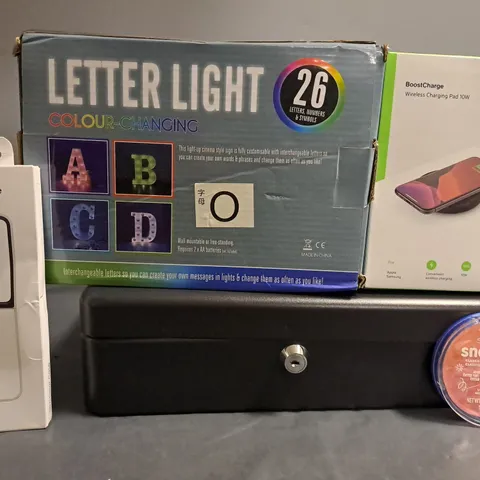 BOX OF APPROX 20 ASSORTED ITEMS TO INCLUDE - BELKIN WIRELESS CHARGING PAD , LETTER LIGHT , SNAZAROO FACE PAINT ETC