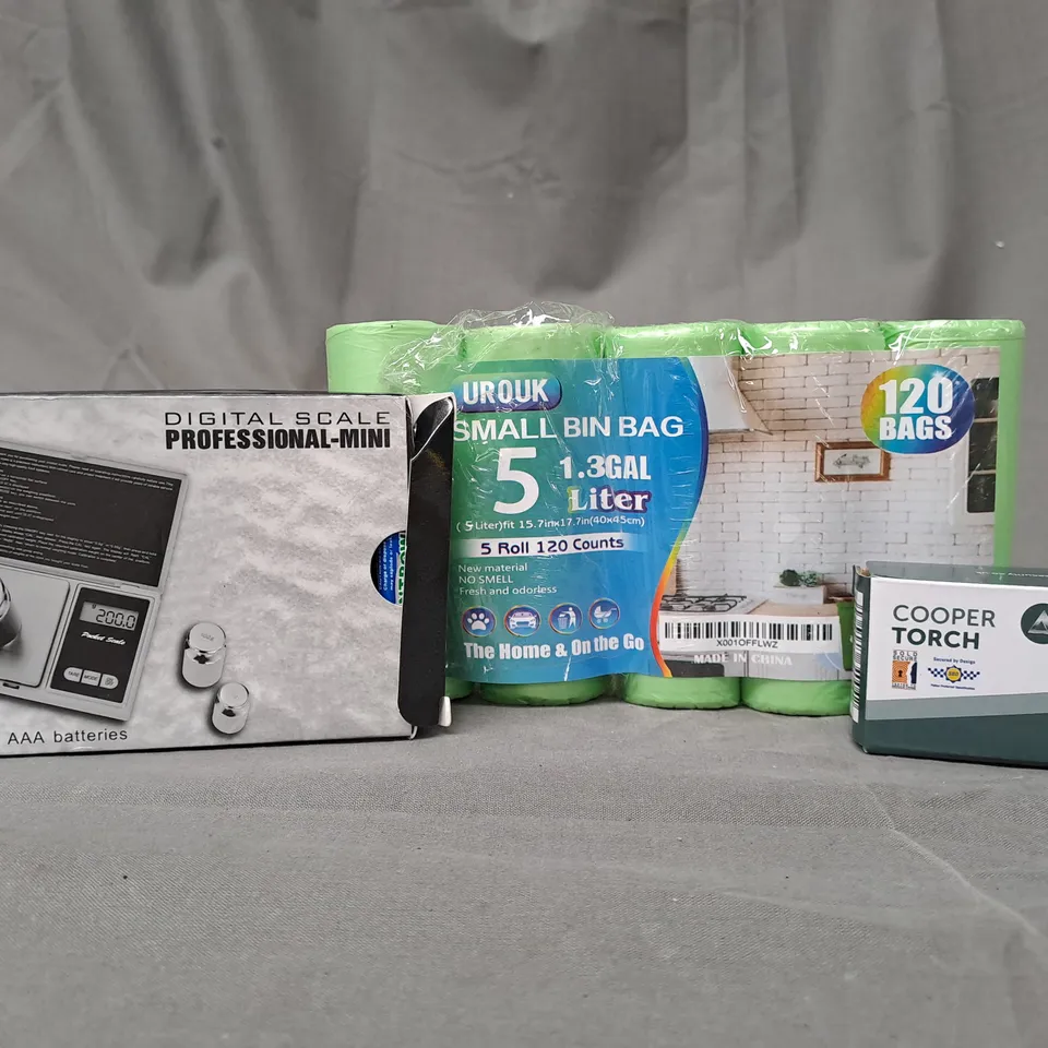 APPROXIMATELY 10 ASSORTED HOUSEHOLD ITEMS TO INCLUDE DIGITAL SCALE, BIN BAGS, COOPER TOUCH, ETC