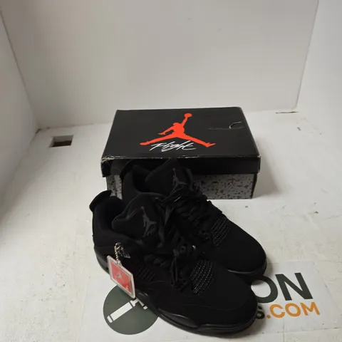 UK 9 AIR JORDAN 4 RETRO BLACK SNEAKERS (US 10)