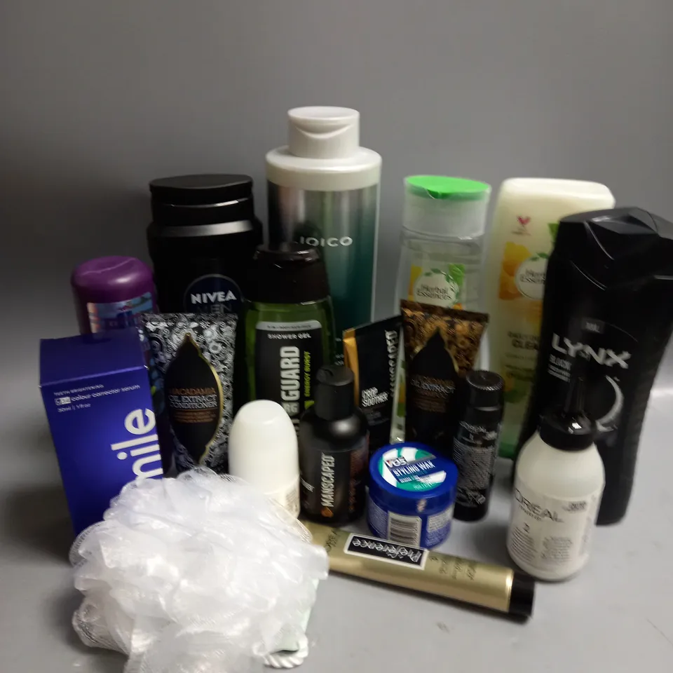 LOT OF APPROX 18 BATH AND BODY PRODUCTS TO INCLUDE MANSCAPED, L'OREAL AND AUSSIE HAIR