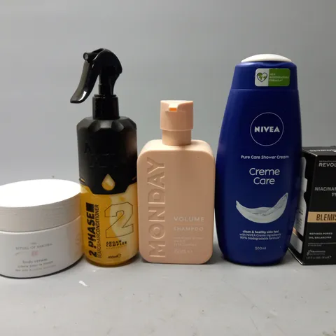 BOX OF APPROX 15 ASSORTED HEALTH AND BEAUTY ITEMS TO INCLUDE - NIVEA CRΓME CARE - MONDAY SHAMPOO - REVOLUTION SKIN BLEMISH OIL BALANCING ETC