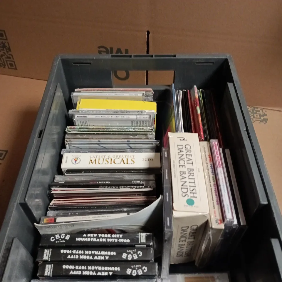BOX OF APPROXIMATELY 30 ASSORTED CDS INCLUDING LATEST GREATEST MUSICALS , TEAR FOR FEARS AND FIVE GREATEST HITS 