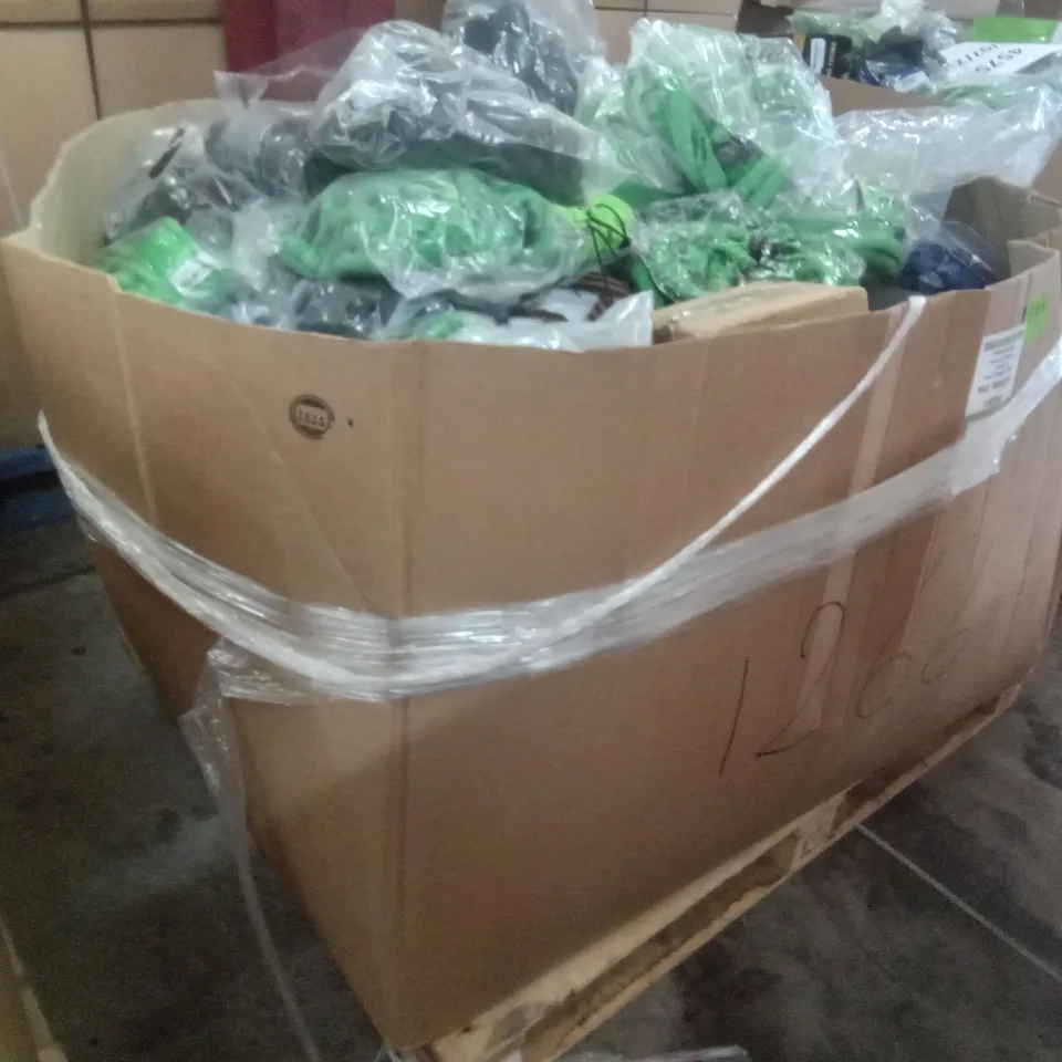 PALLET CONTAINING ASSORTED HOSES