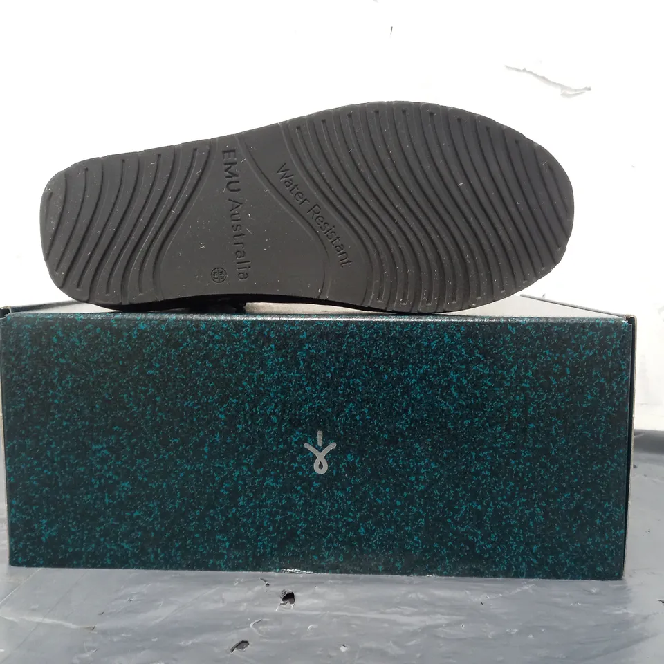 BOXED PAIR OF EMU AUSTRALIA SHOES IN GLOSSY BLACK SIZE 6