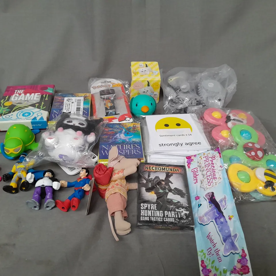 LOT OF ASSORTED TOYS AND GAMES TO INCLUDE POKEMON, MINI FIGURES AND CARD GAMES