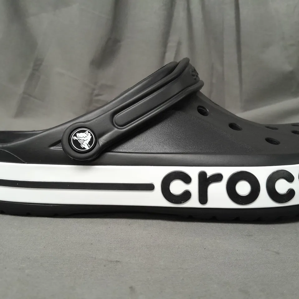 PAIR OF CROCS BAYABAND CLOGS IN BLACK/WHITE UK SIZE M10/W11