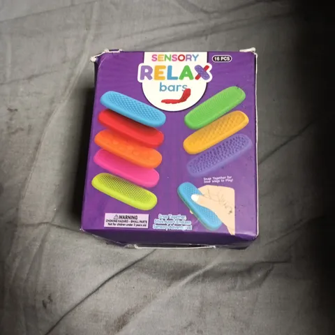 APPROXIMATELY 10 ASSORTED TOYS INCLUDING SENSORY RELAX BARS , LITTLEST PET SHOP FIGURES AND LEGO STAR WARS GEL PENS 