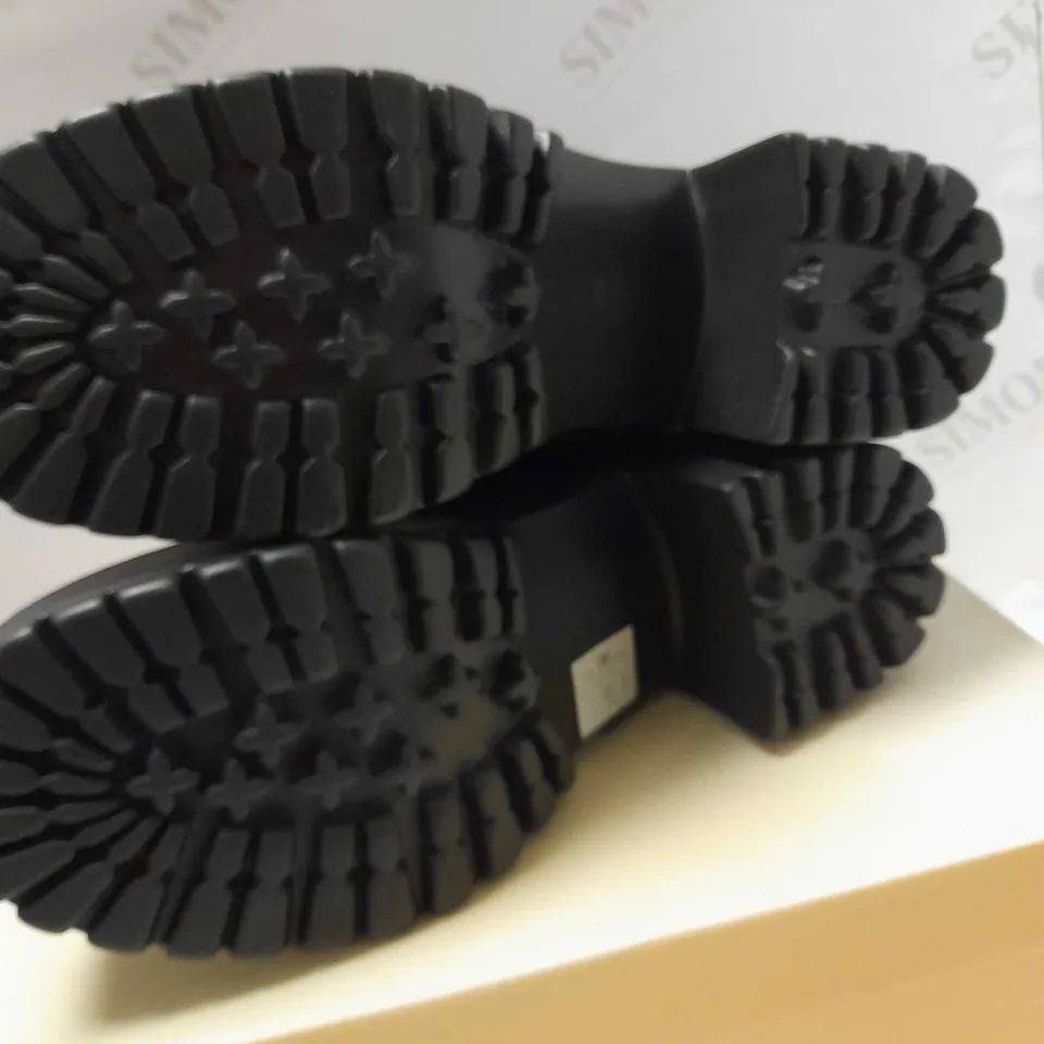 KOI ZUNI ROCK BLACK PU HIKER BOOTS - SIZE 7