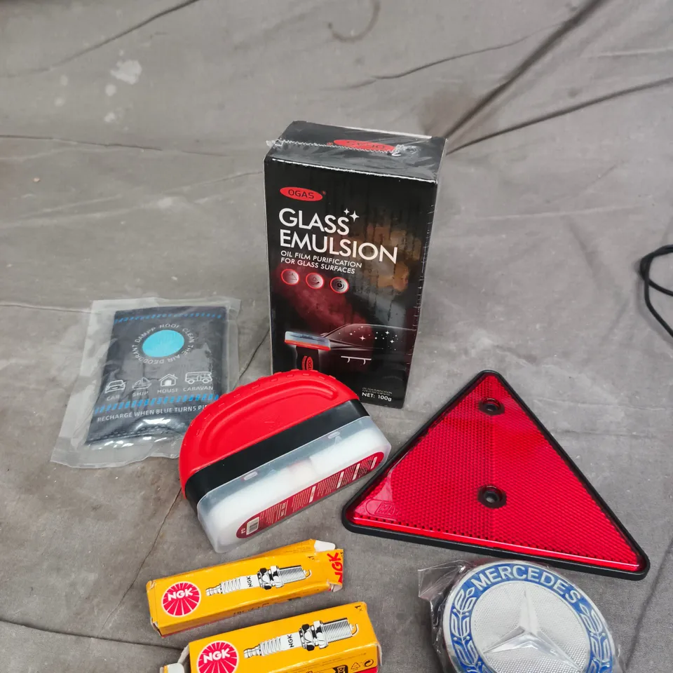 APPROXIMATELY 15 ASSORTED VEHICLE PARTS/ACCESSORIES TO INCLUDE REFLECTIVE TRIANGLE, SPARK PLUGS, GLASS EMULSION ETC 