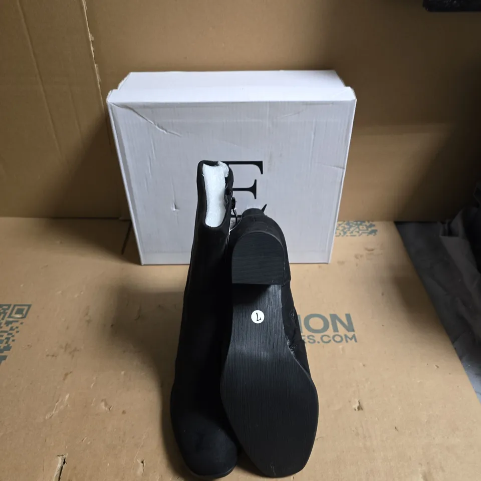 E SHOES BY EMMA WOMEN'S BLACK SUEDE ANKLE BOOTS WITH SIDE ZIP – UK 7