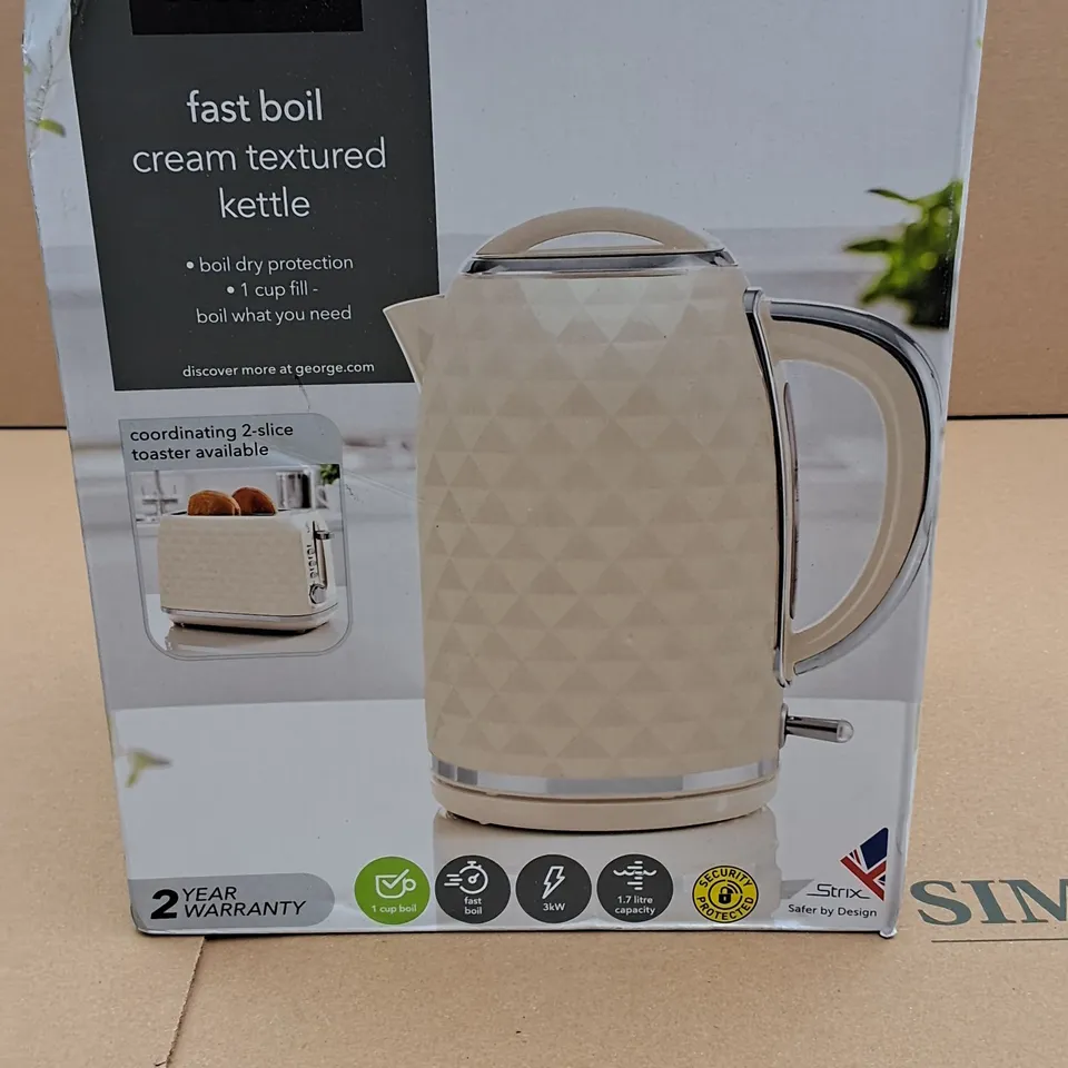 BOXED FAST BOIL CREAM TEXTURED KETTLE