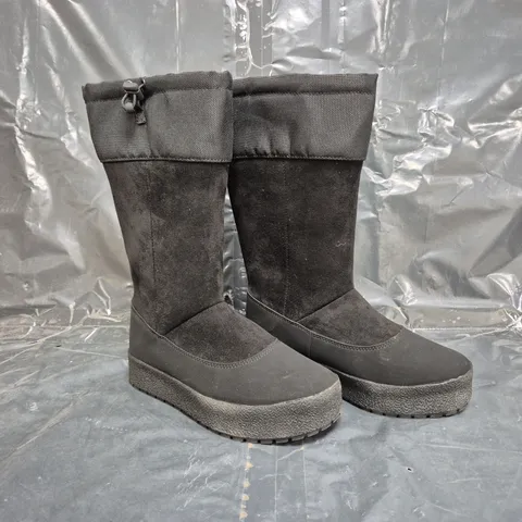 TRETORN AVDALA HYBRID BOOT IN JET BLACK SIZE 5