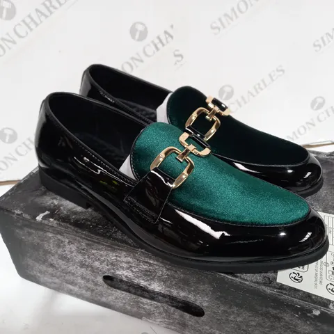 BOXED BOYS LOW CUT ENGLISH STYLE LOAFERS - UK SIZE 4