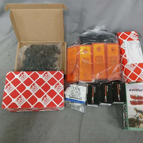 APPROXIMATELY 12 ASSORTED VEHICLE PARTS & ACCESORIES TO INCLUDE BIKE LIGHTS, CHAIN KIT, HALOGEN LIGHT, ETC