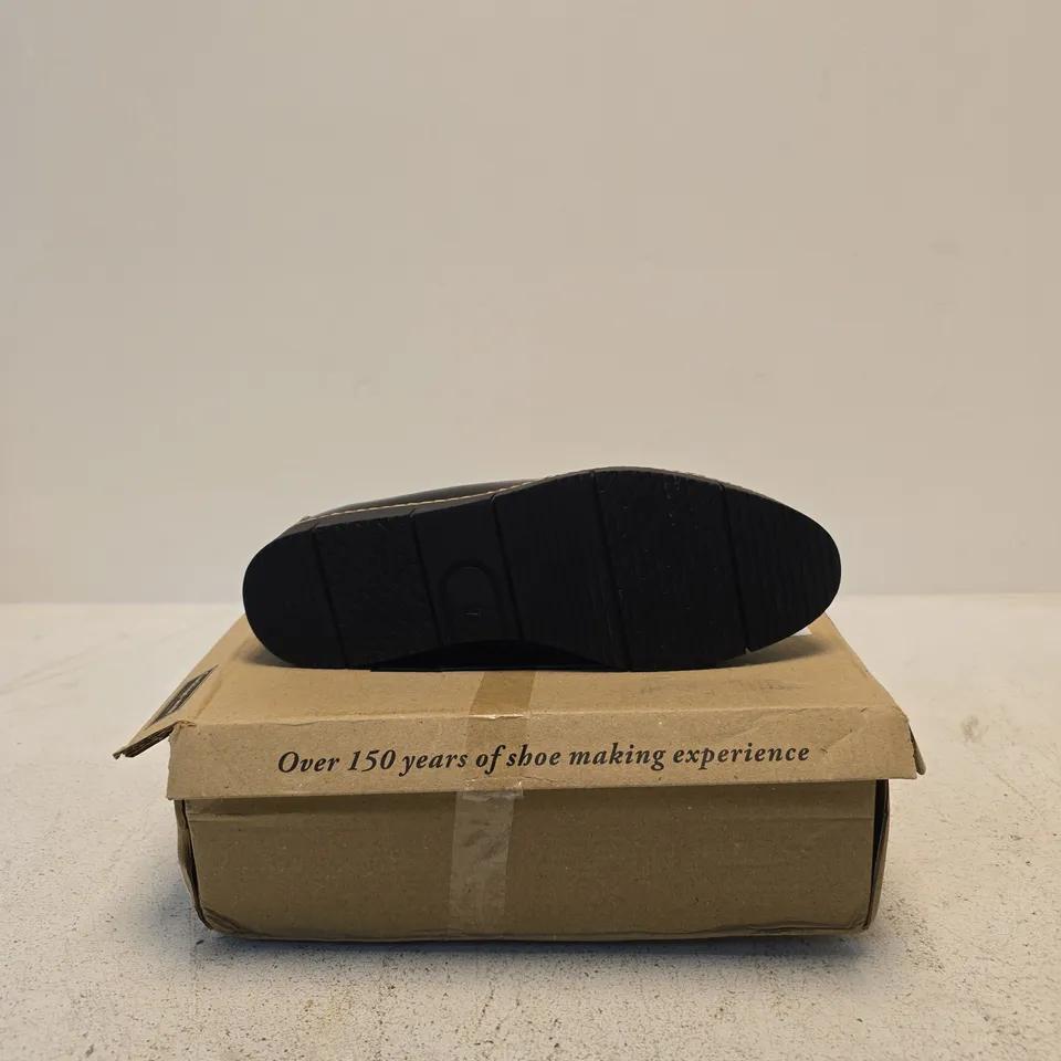 CUSHION WALK BLACK PATENT LOAFERS – UK 7 (STYLE 12102)