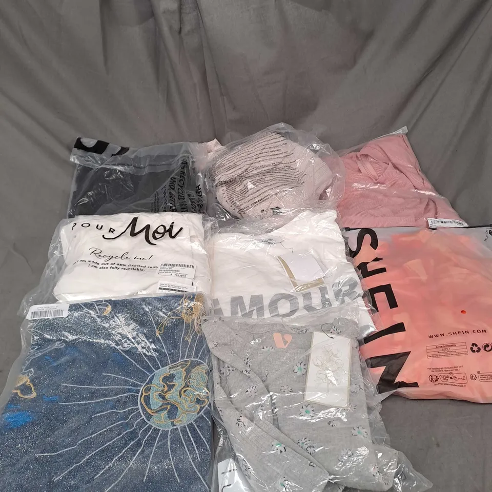 BOX OF ASSORTED CLOTHING ITEMS IN VARIOUS COLOURS, SIZES AND STYLES