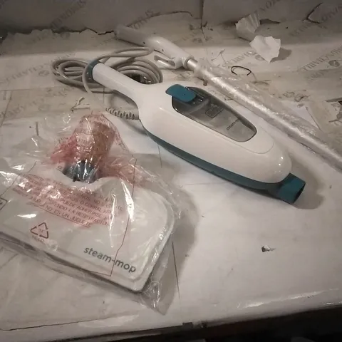 BOXED BLACK & DECKER STEAM MOP