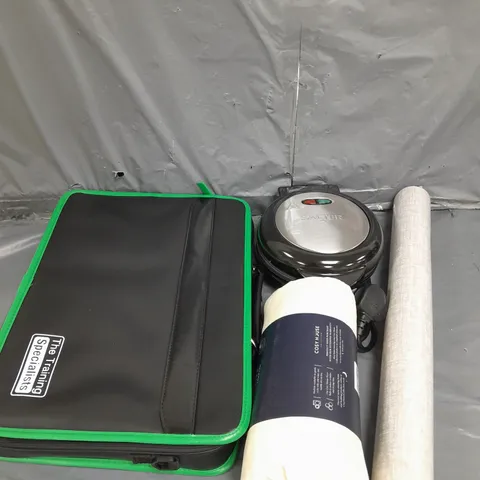 APROXIMATELY 15 ASSORTED HOUSEHOLD ITEMS TO INCLUDE BAGS , BEDDING , ETC