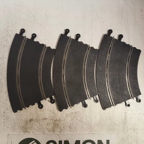 BOX OF ASSORTED CURVED SCALEXTRIC TRACK SEGMENTS
