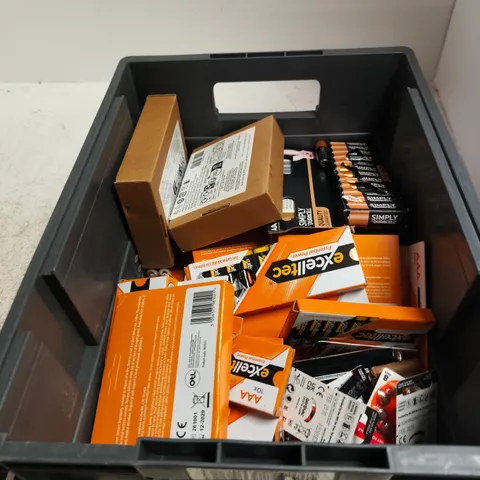 APPROXIMATELY 20 ASSORTED BATTERIES IN VARIOUS SIZES 