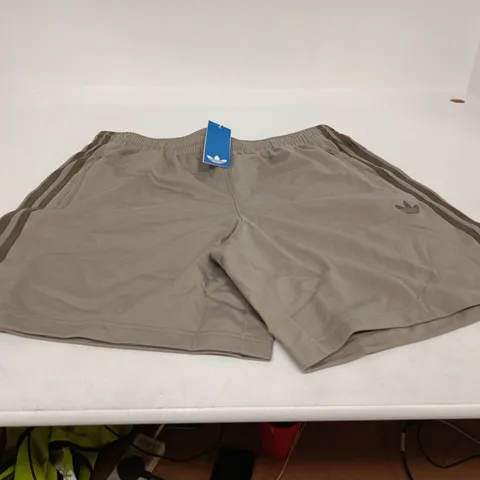 ADIDAS FIREBIRD SHORTS – GREY/KHAKI, 2XL – TAG ATTACHED