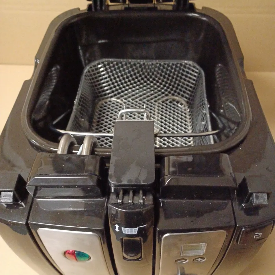 RUSSELL HOBBS DIGITAL DEEP FRYER