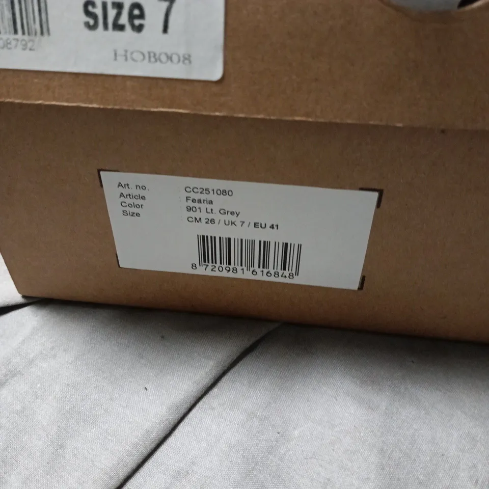 Feaita Grey Trainers – UK 7 (EU 41, CM 26)