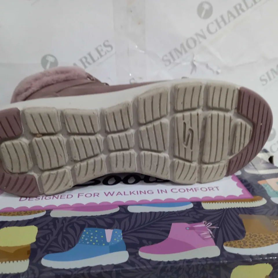 SKECHERS GLACIAL ULTRA COZYLY BOOTS, MAUVE - SIZE 6.5