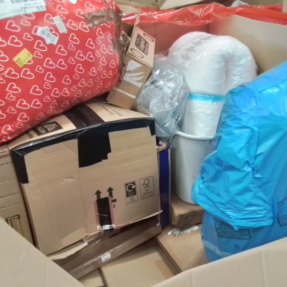 PALLET CONTAINING ASSORTED PRODUCTS INCLUDING ELECTRIC CLOTHES DRYER, BATHWATER BARRIER, MODERN SIDE TABLE & REPTILE TERRARIUM LIGHT