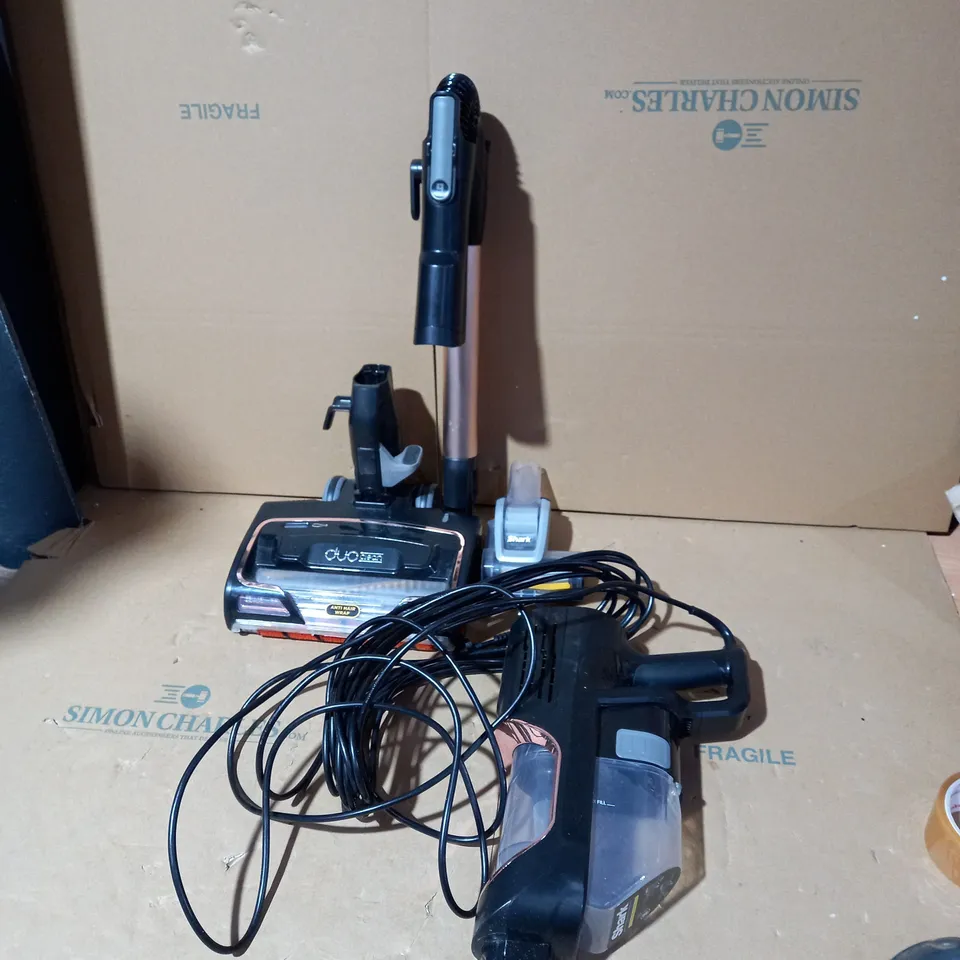 SHARK CORDED STICK VACUUM HZ500UKT