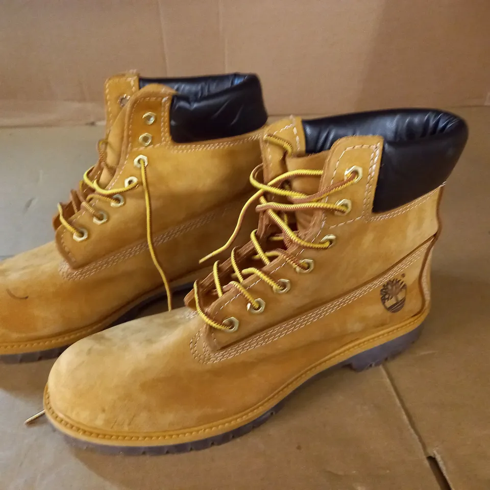 PAIR OF TIMBERLAND BROWN LEATHER BOOTS - 10