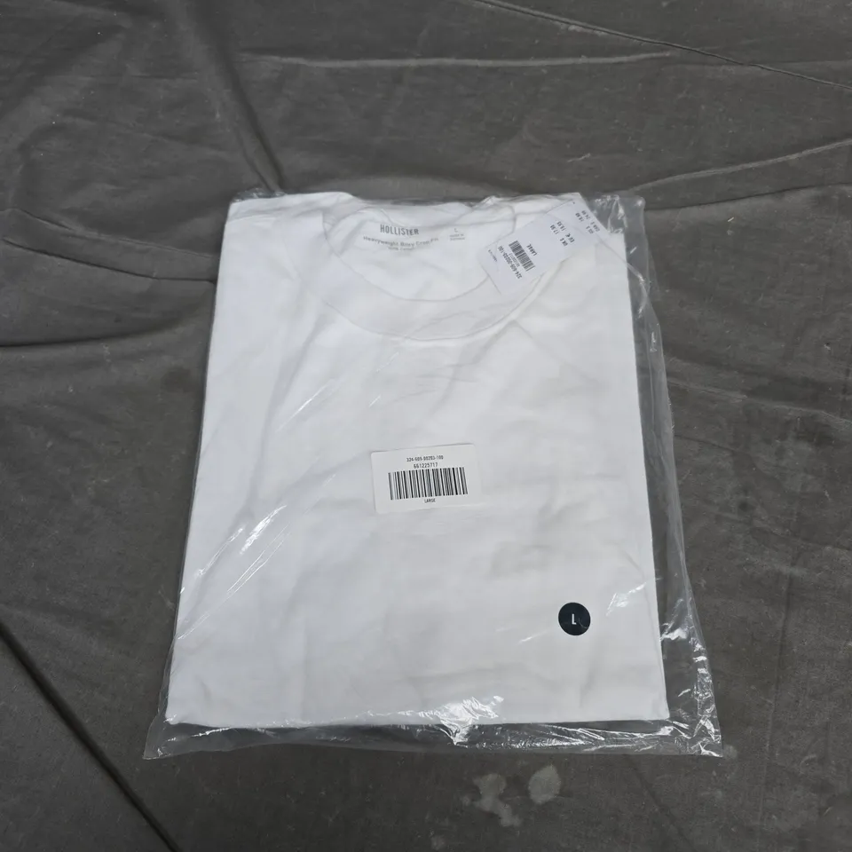 BAGGED HOLLISTER WHITE HEAVYWEIGHT BOXY CROP FIT T‑SHIRT – SIZE L
