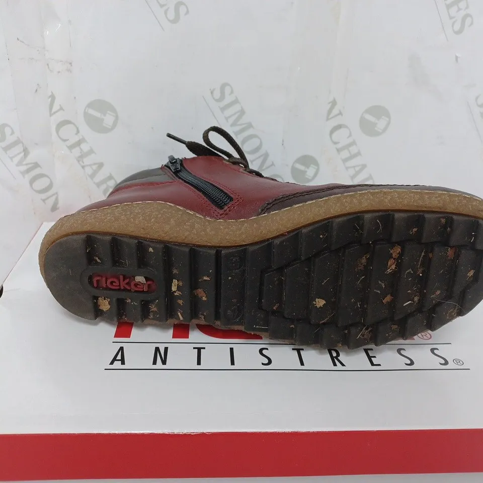 BOXED PAIR OF RIEKER SIDE ZIP WATER RESISTANT BOOTS IN BURGUNDY SIZE 4