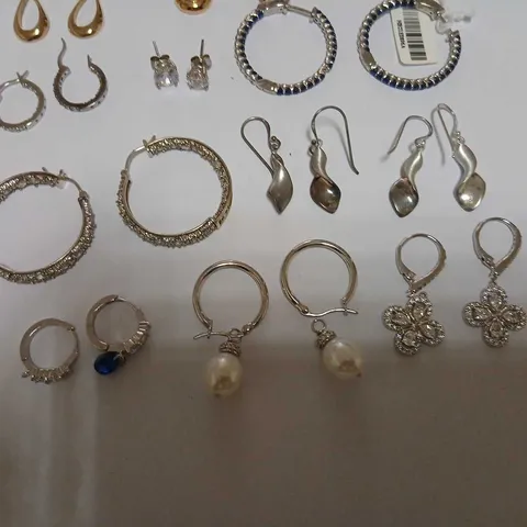 APPROXIMATELY 25 PAIRS OF ASSORTED EARRINGS