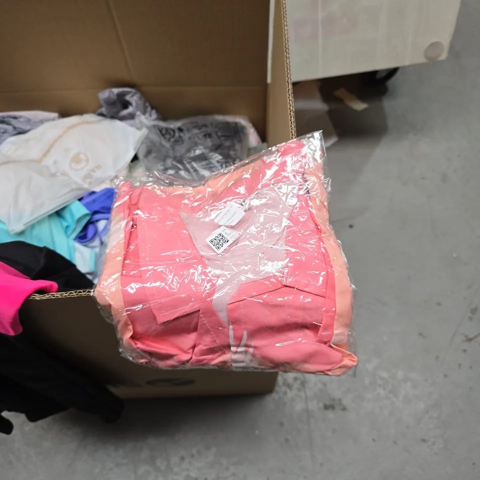 BOX OF APPROXIMATELY 25 ASSORTED CLOTHING ITEMS INCLUDING–PINK ZIP-FRONT JACKET (IN PLASTIC) + ASSORTED GARMENTS