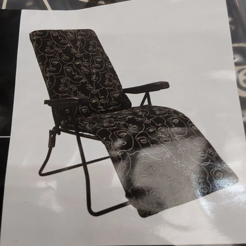 BRAND NEW BAGGED SET OF 2 MULTI-POSITION GARDEN RELAXER CHAIRS - ABSTRACT FACES
