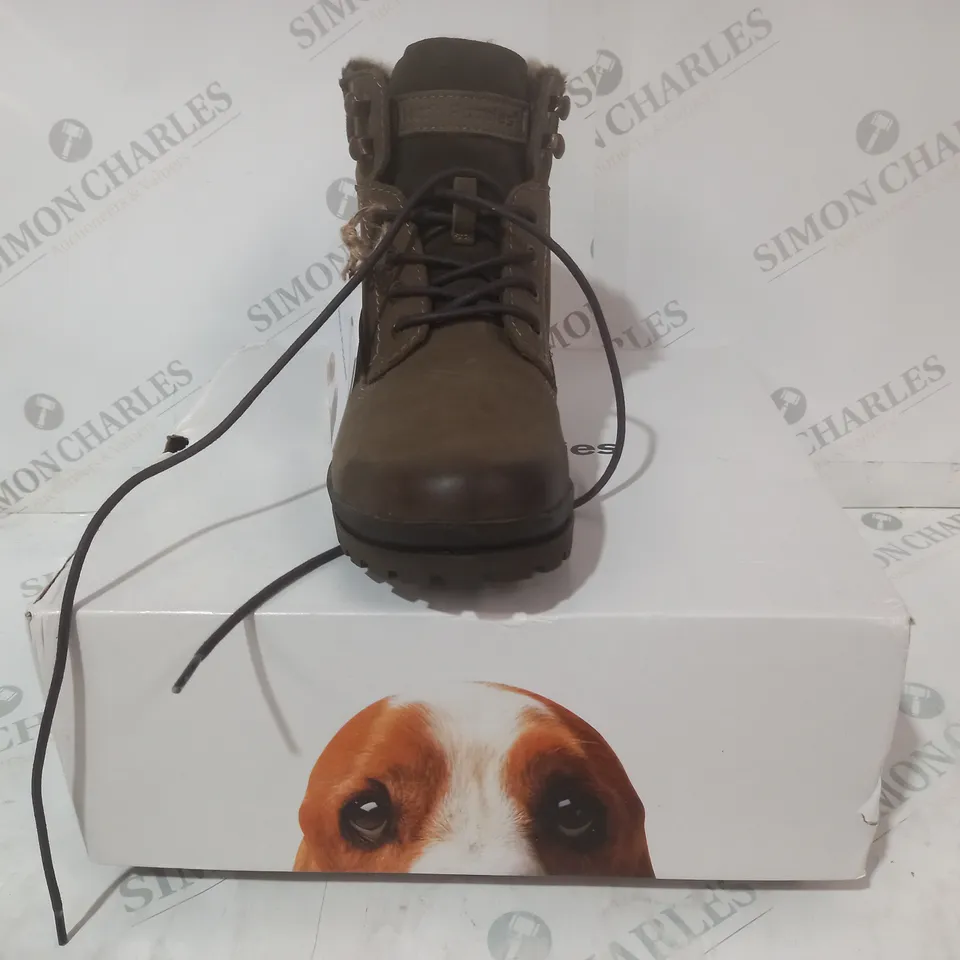 BOXED PAIR OF HUSH PUPPIES ANNAY BOOTS IN KHAKI UK SIZE 4