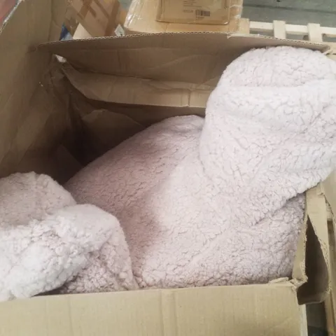 BOXED PINK BEAN BAG WITH ARNS
