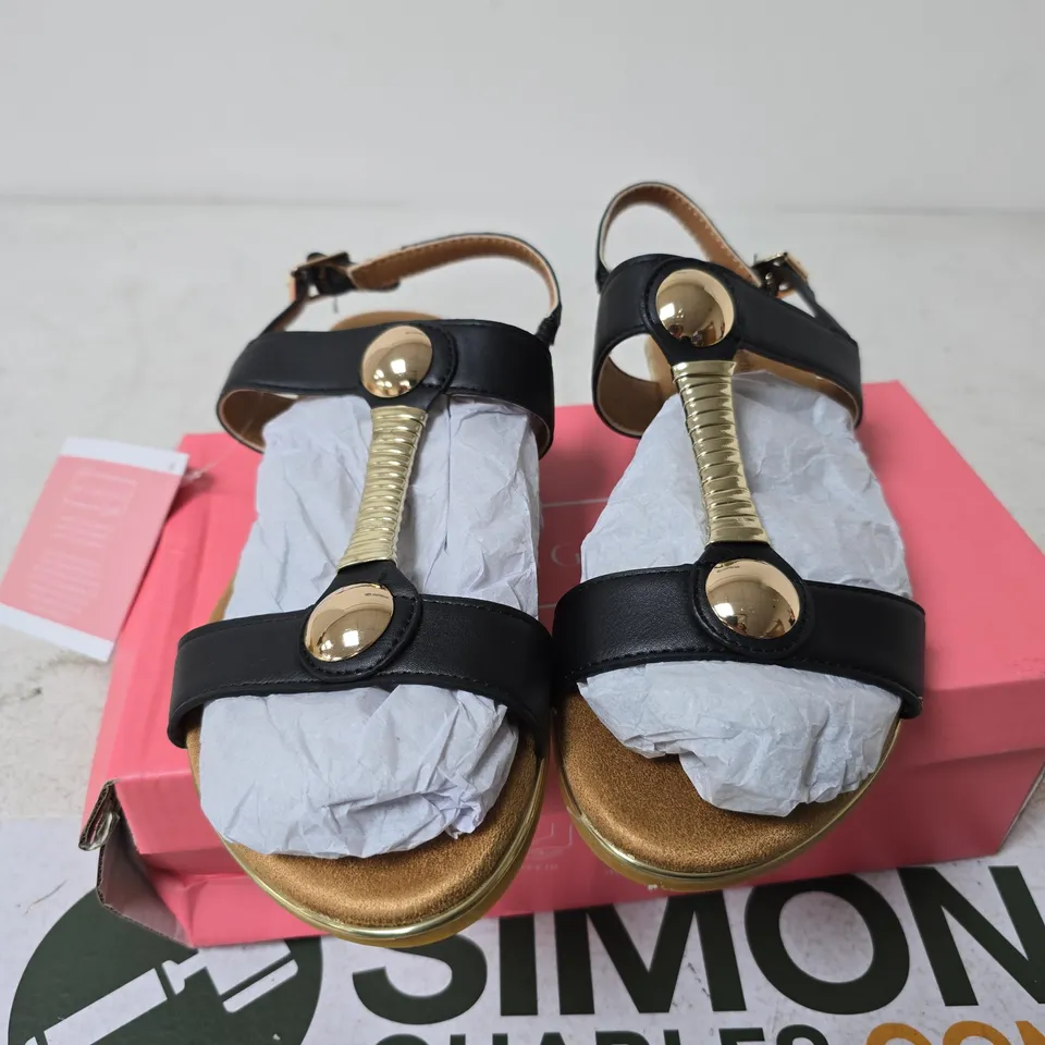 BOXED DR LIGHTFOOT QUINN SANDALS, BLACK - SIZE 6