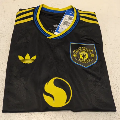 MANCHESTER UNITED ADIDAS FOOTBALL JERSEY – BLACK WITH YELLOW TRIM, UK S