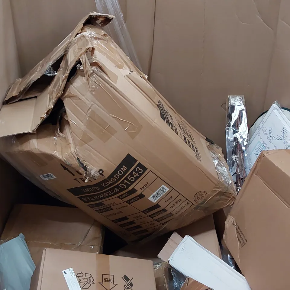 PALLET OF ASSORTED ITEMS INCLUDING: BENCH, TRAJAN TROLLEY, CLOTHES DRYING RACK, MATTRESS (SIZE UNSPECIFIED), METEOR LIGHT, TOILET SEAT