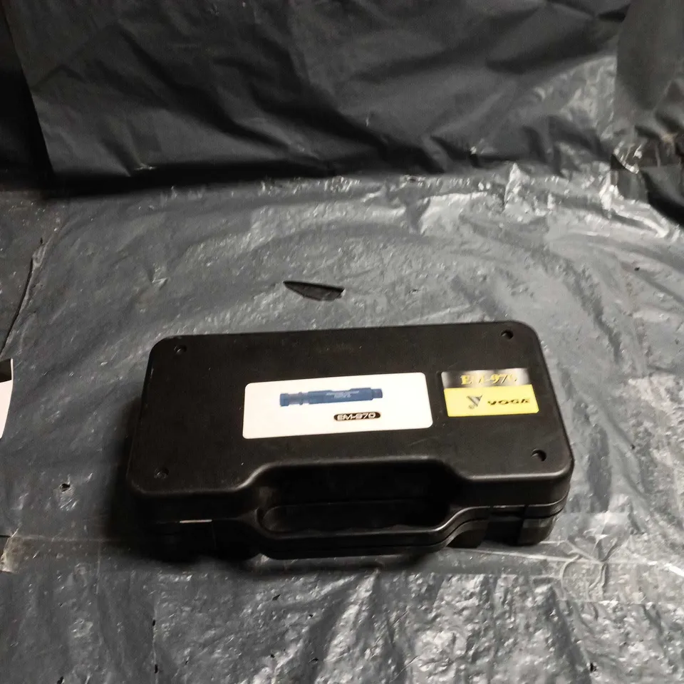 PROFESSIONAL CONDENSER MICROPHONE WITH CASE