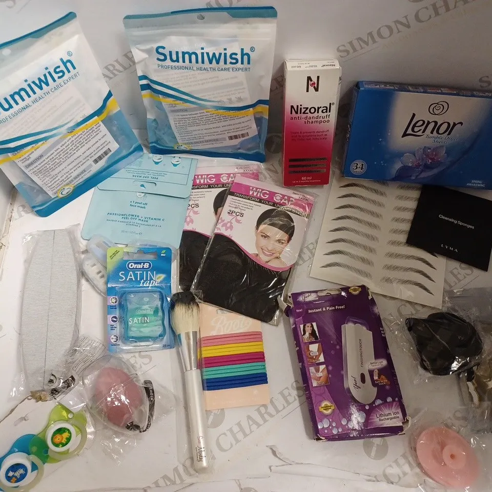 LOT OF APPROX 20 ASSORTED HEALTH AND BEAUTLY- NIZORAL ANTI-DANDRUFF SHAMPOO, MAKEUP BRUSH, BEAUTY BLENDER