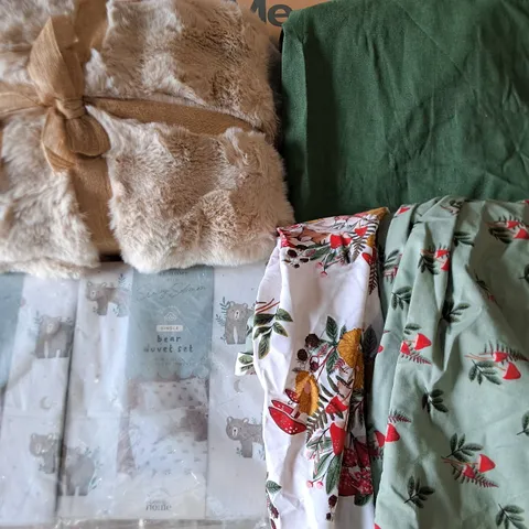 LOT OF APPROXIMATELY 10 ASSORTED BEDDING AND SOFT FURNISHING ITEMS TO INCLUDE THROWS AND DUVETS 