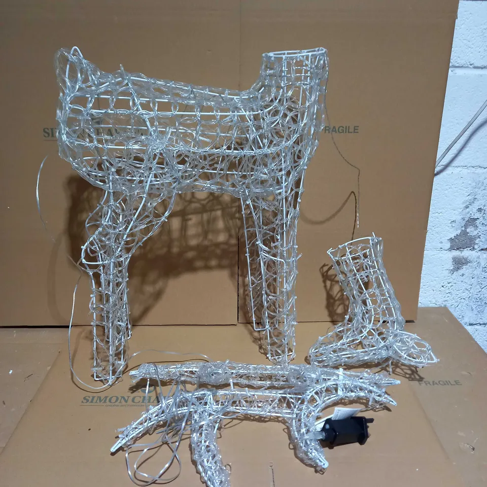 FESTIVE INDOOR/OUTDOOR PRE LIT REINDEER 