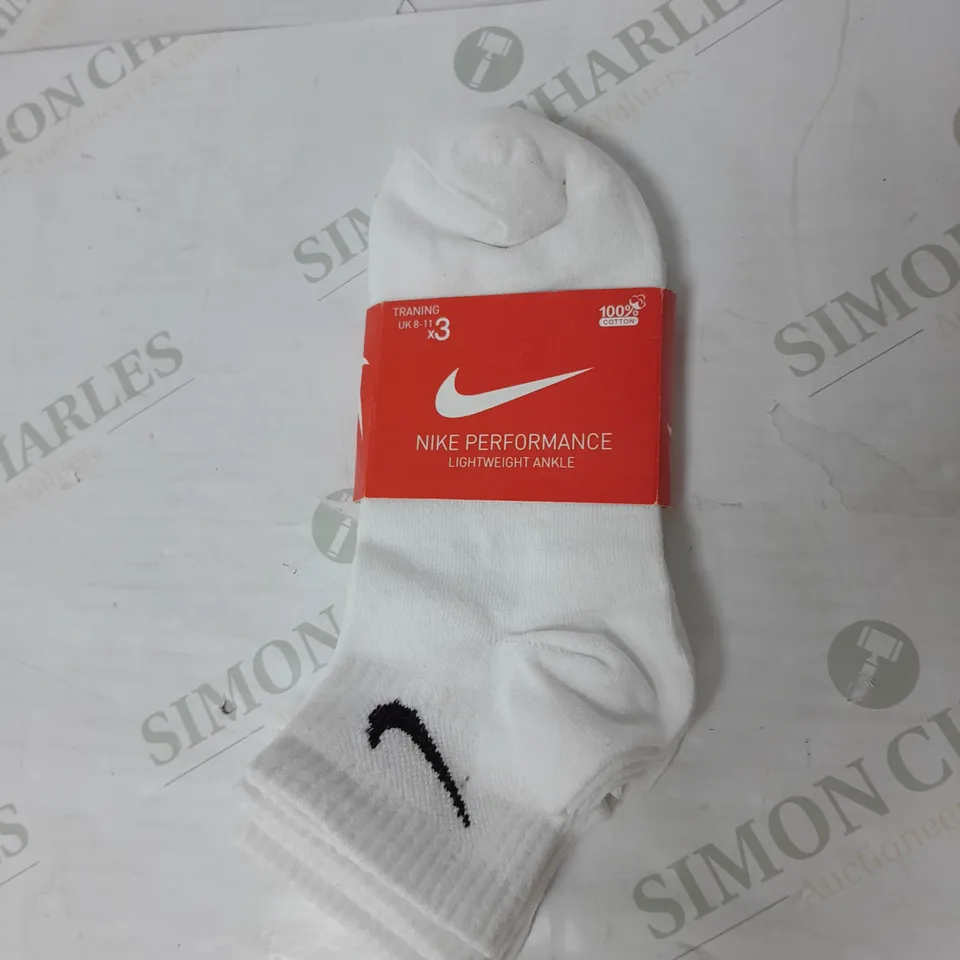 NIKE PACK OF 3 PERFORMANCE LIGHTWEIGHT ANKLE SOCKS IN WHITE UK 8-11