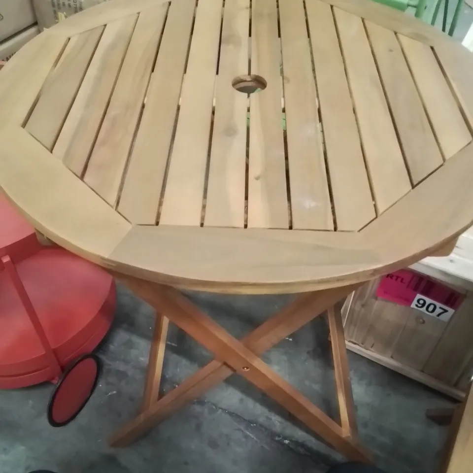 WOODEN TABLE 